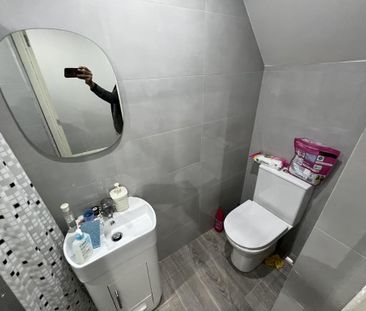 5 bedroom semi-detached house to rent - Photo 5