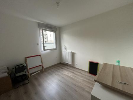 Location Appartement 3 pièces 62m² BONNEVILLE 74130 - Photo 2