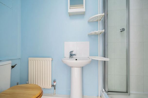 Filmer Grove, Godalming, Surrey, GU7 - Photo 1