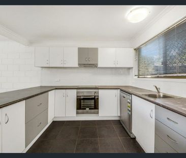 2 BEDROOM TOWNHOUSE - Photo 4