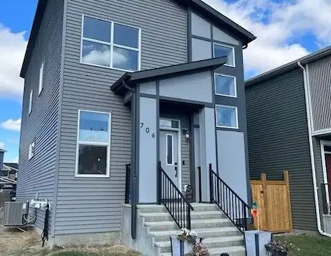 Spacious 3 Bedroom Home for Rent — 3 Bedrooms House - Photo 1