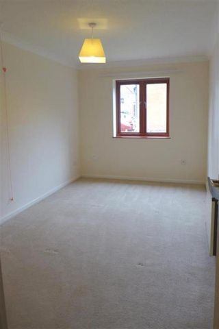 1 bedroom retirement property to rent - Photo 5