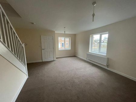 3 bedroom semi-detached house to rent - Photo 2