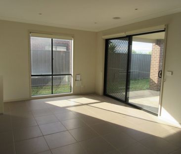 Great Value 3-Bedroom Home in Manor Lakes - Photo 1