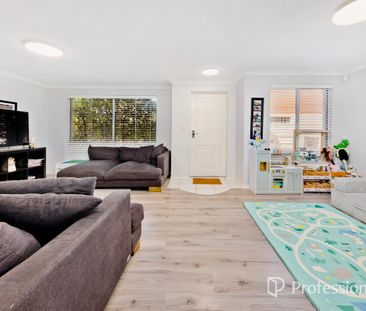 Spacious and Stylish Townhouse in the Heart of Dianella - Photo 4