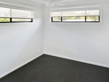 Spacious Three-Bedroom Home With Ensuite, Double Garage & Enclosed Yard - Photo 3