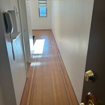 Extra large one bedroom renovated hardwood - Photo 3