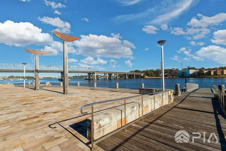 Luxury Penthouse Apartment with water view - Photo 2