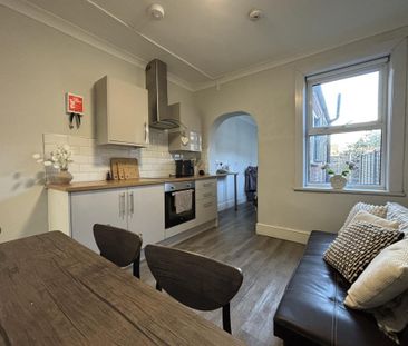2 bedroom terraced house to rent - Photo 6