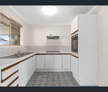 CONVENIENT FAMILY LIVING - Photo 2