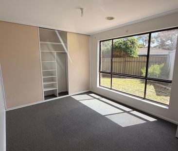 Freshly painted 3-bedroom home - Photo 5