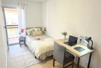 Carrer Isaac Peral, Burjassot, Valencian Community 46100