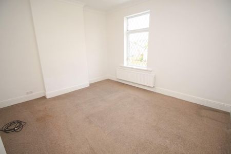 3 bedroom end of terrace house to rent - Photo 3