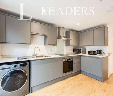 Modern Comteporary professional room in Bury St Edmunds - Photo 3