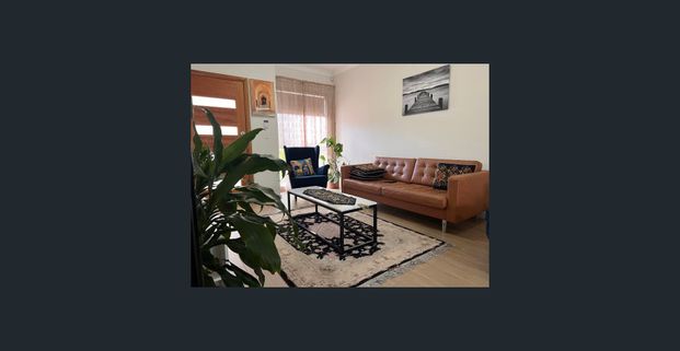 Beautiful FURNISHED Family Home - Stair Lift - Perfect for Disabled or Elderly Person - Photo 1