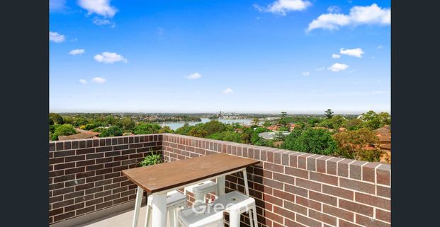 Modern 2-Bedroom Apartment In Prime Location! - Photo 1