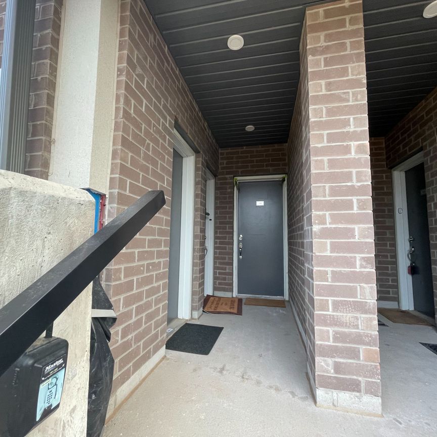 For Lease - 3078 Sixth Line Unit# 330, Oakville, Ontario - Photo 1