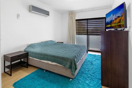 COMPLEX LIVING!!! Amazing Three (3) bedroom Townhouse in the Paddington Terraces complex - Photo 3