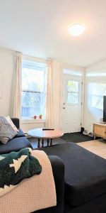 **Because You Deserve Renovated 4 1/2 Parking Included, Metro Lasalle, Verdun** - Photo 4