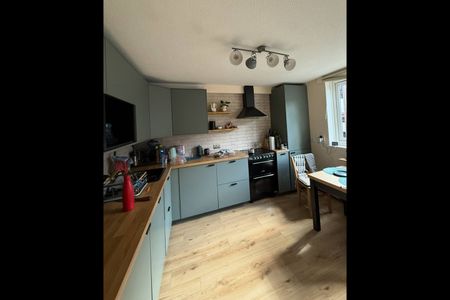 2 Bed Flat, Hicks Close, SW11 - Photo 4