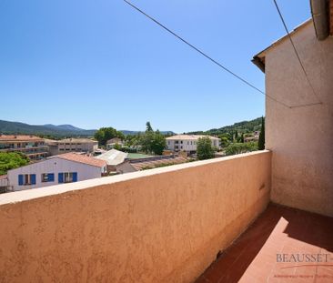 Location Appartement 3 pièces 61m² LE BEAUSSET 83330 - Photo 5