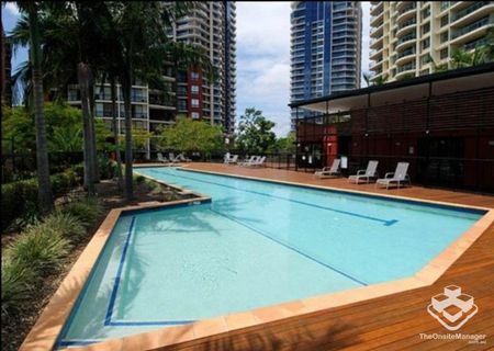 Modern Apartment with Oversized Balcony & Versatile Study/Second Bedroom - Photo 3