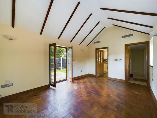 Bonnetts Lane, Ifield, Crawley - Photo 1