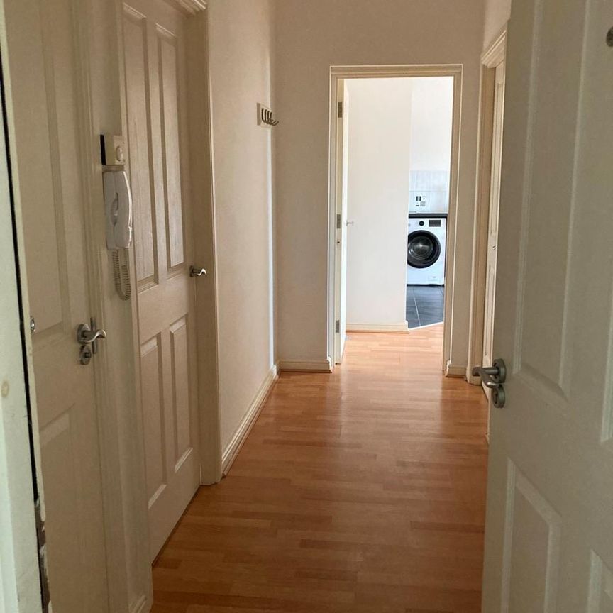 2 Bed Flat, The Grange, LS12 - Photo 1