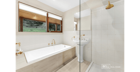 "Storybook" cottage with views and lovely surrounds - Photo 4