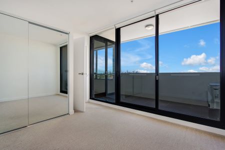 Top Floor Light Filled Apartment With City Views - Photo 4