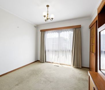 48 Browns Parade, Wendouree - Photo 3