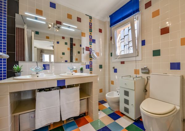 FOR RENT VILLA MORAIRA with 4 bedrooms for LONG TERM NEAR THE BEACH AND THE CITY