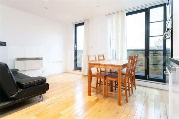 Stylish 2 double bedroom property with access to private balcony - Photo 1