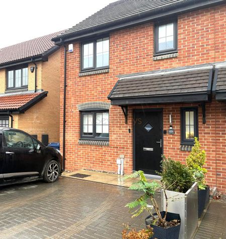 3 bedroom semi-detached house to rent - Photo 2