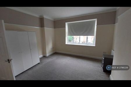 2 bedroom maisonette to rent - Photo 3