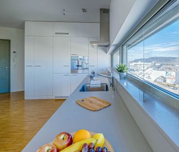 Modern and spacious - Photo 3