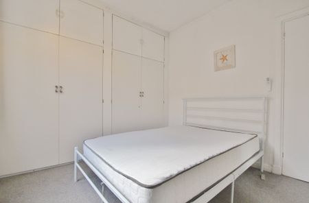 Latymer Court, Hammersmith Road, Hammersmith, London, W6 - Photo 5