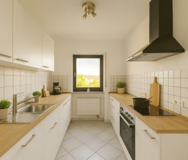 Helle 3,5-Zimmer-Komfortwohnung mit Balkon, Weitblick und Pkw-Stell... - Photo 3