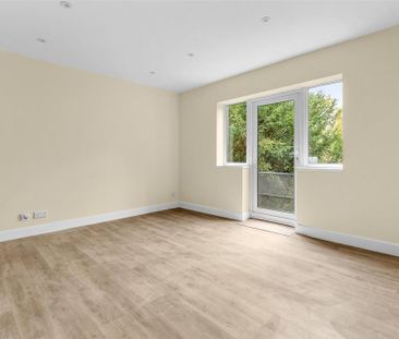 3 bedroom detached house to rent - Photo 2