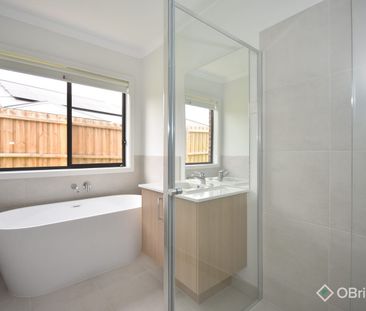 Modern Home, Prime Location - Photo 6