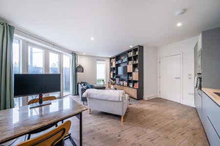 3 bedroom flat to rent - Photo 2