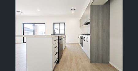 Brand New 5-Bedroom Family Home in the Heart of Box Hill - Photo 5