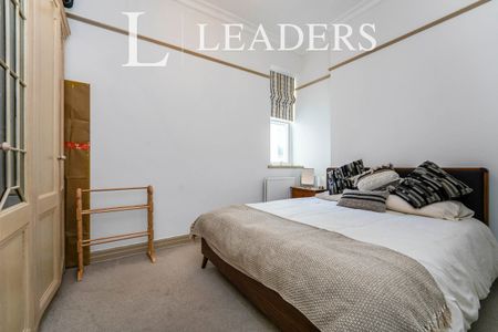 3 bedroom house to rent Montpellier House, Suffolk Square, Cheltenham, GL50 - Photo 3