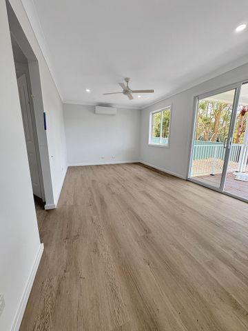 Brand New 2-Bedroom Cabin with Leafy Outlook & Private Access - Photo 2