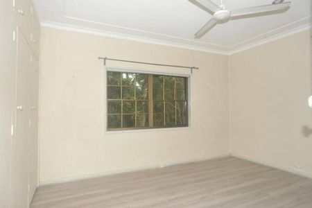 Whisper quiet 3-bed family home with cabana (granny flat) - Photo 4