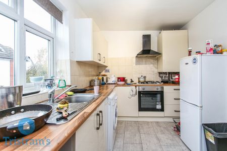 2 bed Flat for Rent - Photo 5