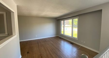 83 Daphne, Upper Barrie | $2200 per month | Utilities Included - Photo 3