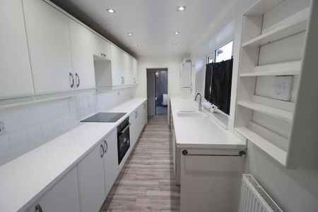 2 bedroom end of terrace house to rent - Photo 5