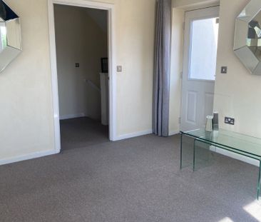 3 bed detached house to rent in Watkin Road, Leicester, LE2 - Photo 2