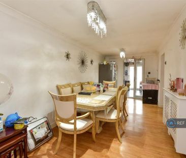 5 bedroom detached house to rent - Photo 3